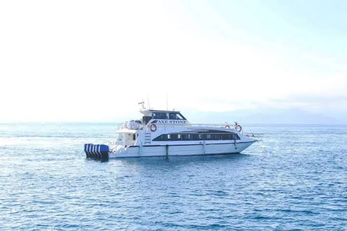 Axestone fastboat